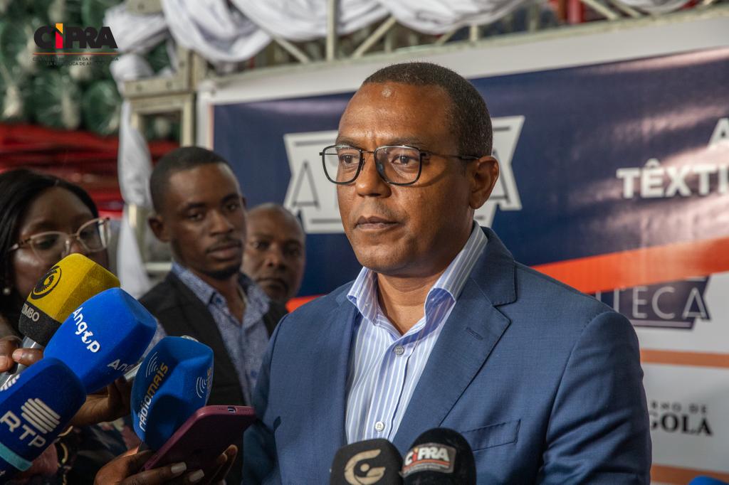 Angola prepara-se para atingir auto-suficiência na produção de algodão em 2027